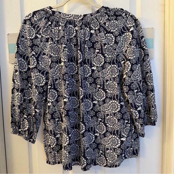 Crown & Ivy Navy/White Camel Floral Top Sz Lg - Picture 3 of 9